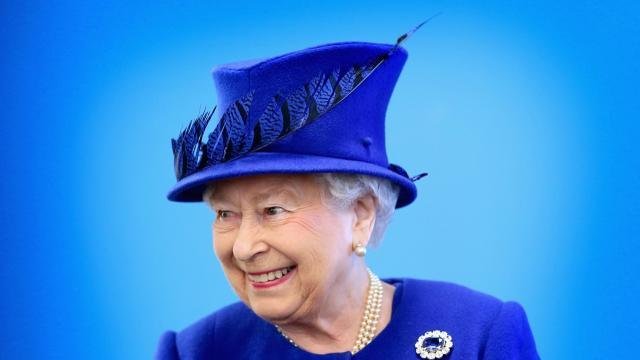 4500-Crore-Crown-was-worn-by-Que