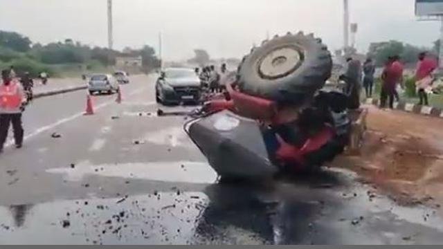 Terrible-collision-of-a-tractor-