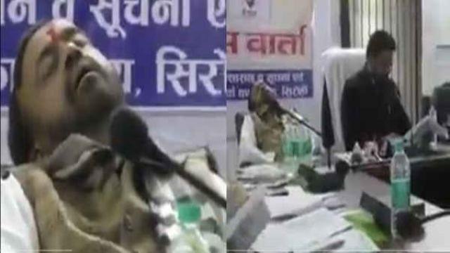 CM-Gehlots-advisor-sitting-next-
