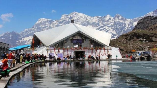 The-Yatra-of-Hemkunt-Sahib-will-