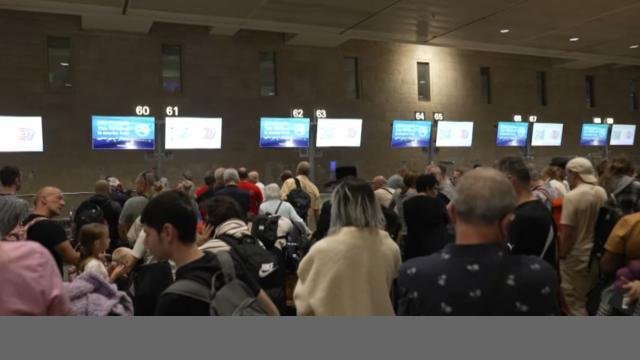 CANADA-NEWS-Two-Canadian-planes-