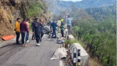 Mussoorie-Excursion-Students-Car