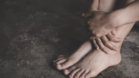Boyfriend-Handed-Over-His-Girlfr