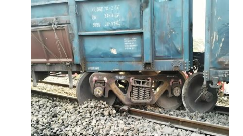 5-Coaches-Of-A-Goods-Train-Derai