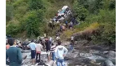 -a-bus-full-of-passengers-fell-i