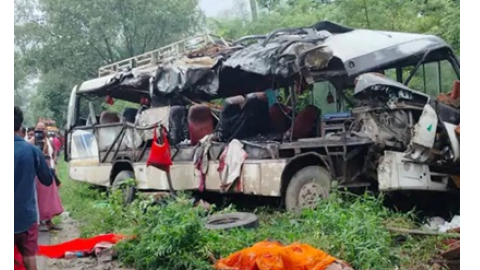 Bus-Full-Of-Kavris-Collides-With