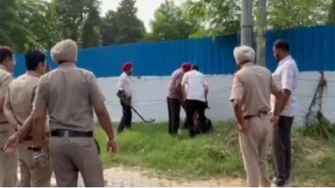 ਜਲਦ ਕਰਵਾ ਲਓ Wedding Insurance,