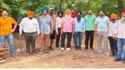 ਨੇਚਰ ਪਾਰਕ ਦੀ ਜ਼ਮੀਨ ਤੇ ਕਬਜ਼ੇ ਦੀ ਕੋਸ਼ਿਸ਼? ਲੋਕਾਂ ਨੇ ਰੋਕਿਆ ਮਾਲ ਠ